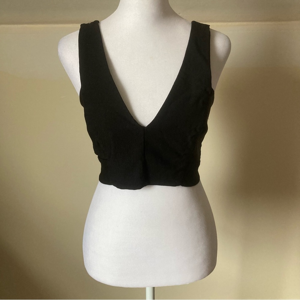 A’gaci Black Cut out Cropped Tank Top size Small